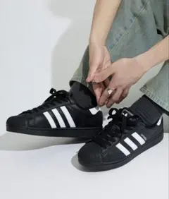 adidas SUPERSTAR ブラック ホワイト スニーカーのサムネイル