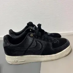 NIKE AIR FORCE 1 ブラック ベロア ゴールド金具のサムネイル
