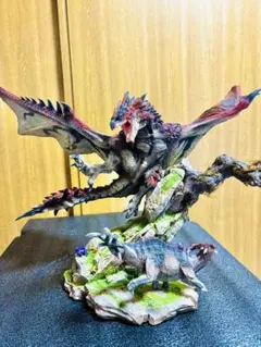 2010初版　正規品　リオレウス クリエイターズモデル フィギュア モンハン』2010年発売のリオレウス/リオレイア フィギュアが