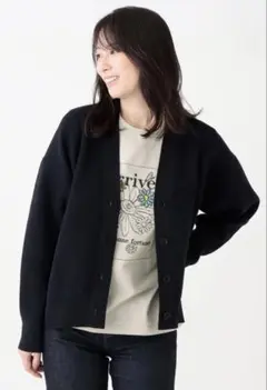 アフタヌーンティー ワードローブ　リバティ花柄 刺繍 Tシャツ M〜L ベージュのサムネイル