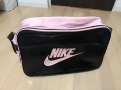 ナイキ ショルダーバッグ 4リットル ピンクブラック