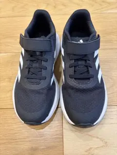 adidas ブラック　スニーカー　21センチ