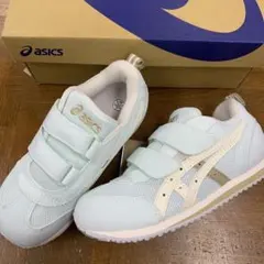 アシックス　スクスク　キッズシューズ新品未使用品　18.0センチ