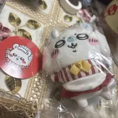 ちいかわ　ちいかわレストラン　ホール担当なマスコット　モモンガ