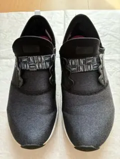 New Balance 紺色スニーカー