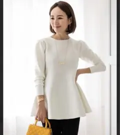 ur's パフスリーブペプラムニットトップス