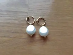 美品 淡水パール バネ式フープイヤリング グリーンレーベルリラクシング