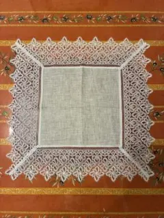 未使用　アイボリー　テーブルクロス　レース装飾リネン　麻　上品　エレガント