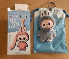 W wラブブ THE MONSTERS PIN FOR LOVE アルファベット