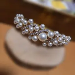 パールとクリスタルのヘアアクセサリー　バレッタ