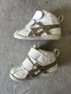 ASICS ホワイト 星柄 ファーストシューズ