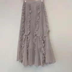 SNIDEL、グレー フリル付きプリーツロングスカート