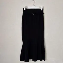 黒 フレアスカート ゴールド装飾あり