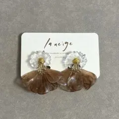 【美品】la neige ハンドメイドイヤリング　フラワーモチーフ