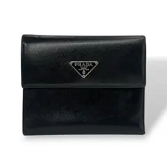 新品未使用品　箱・カード付き　PRADA プラダ　三つ折り財布　サフィアーノ　黒 PRADA（プラダ） 財布 三つ折り ブラック 黒 ミニ財布 コンパクト