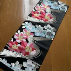 ８３花柄刺繍のインテリア小物