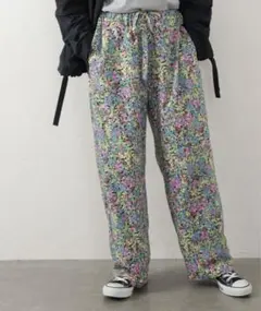 ボタニカルローンイージーパンツ