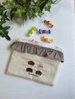 ダックスフンドの刺繍ポーチ