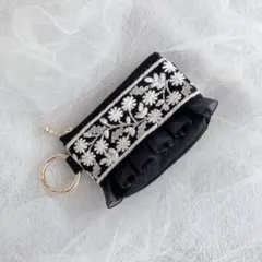 再販！チャームポーチ　帆布　黒　ハンドメイド　刺繍リボンポーチ　イヤホンポーチ