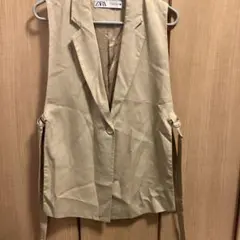 ZARA ベージュ ノースリーブジレ