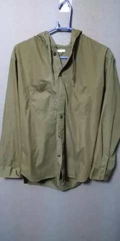 GU オリーブ色 フード付きシャツ Mサイズ