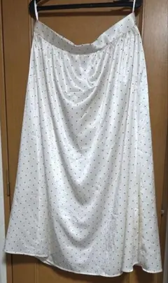 ドットサテンフレアスカート　４Ｌ