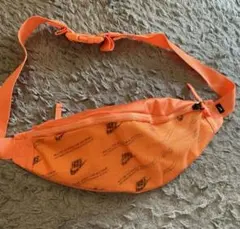 NIKEショルダーバッグ　オレンジ