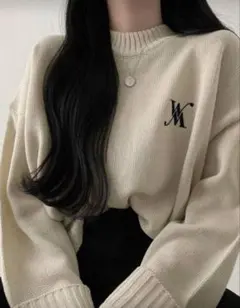 ロゴ刺繍 クリームニットセーター