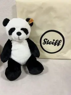 シュタイフ Classic Panda パンダ　ぬいぐるみ パンダのミン | ドイツ最高級テディベアのシュタイフ日本公式サイト