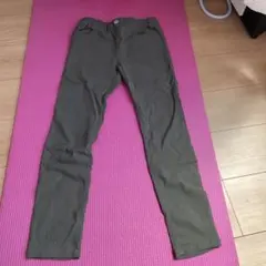 オリーブグリーン スリムフィットパンツ