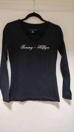 Tommy Hilfiger ブラック Vネック 長袖Tシャツ