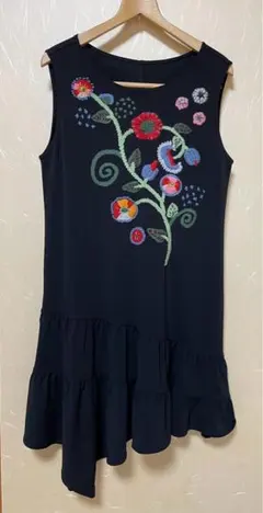 トクコプルミエヴォル 刺繍　 op風ノースリーブチュニック ブラックのサムネイル