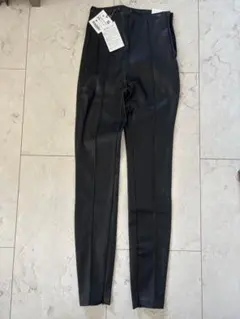 Zara フェイクレザーパンツ　xs