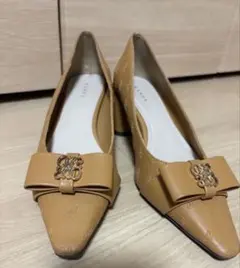 RANDA ランダ　モノグラムパーツリボンフィット　パンプス　茶色　23.5