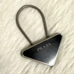 PRADA プラダ キーリング 三角ロゴ 三角プレート 黒 ブラックのサムネイル