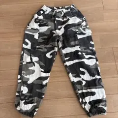 匿名配送　迷彩柄カーゴパンツ 150サイズ