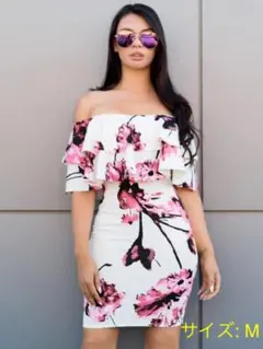 オフショルダーは伸びるタイプ