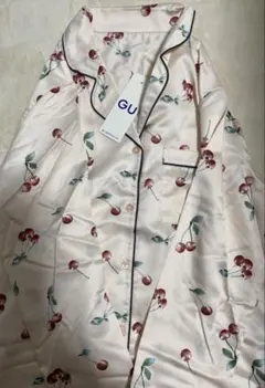 GU サテン チェリー柄 パジャマセット ピンク 長袖