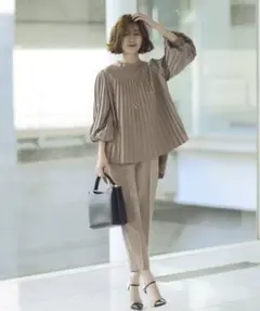 プリーツフレアトップス＆テーパードパンツセットアップフォーマルスーツベージュ