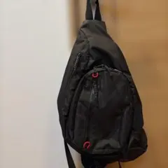 ナイロン製 ブラック スリングバッグ