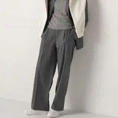 タックワイドパンツ　グレー