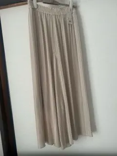 UNIQLO ユニクロ　プリーツパンツ　アイボリー　M