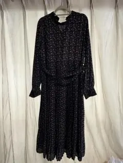 プリーツロングワンピース　レトロガール　花柄　フラワーモチーフ