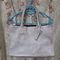 美品】Klipperトートバッグ シルバー メタリック A4収納可 チャーム付 