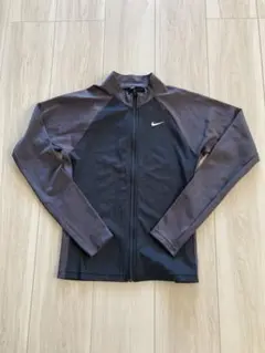 Nike レディースラッシュガード グレー 長袖