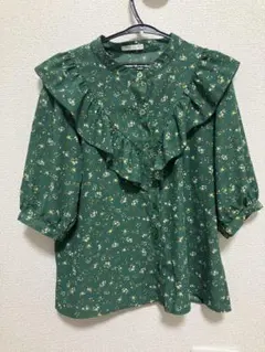 Honeys フリル付き花柄緑色半袖ブラウス