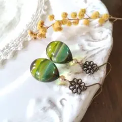 手作り雫ガラスの一粒ピアス/イヤリング グリーン ライム 檸檬 イエロー カーキ