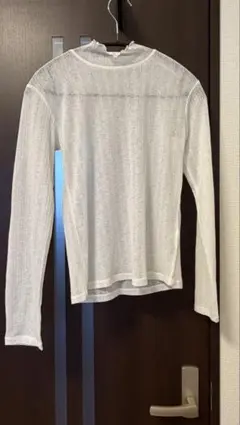 GU 透け感のあるホワイト長袖トップス