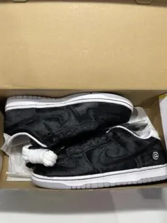 MEDICOM TOY × Nike SB Dunk Low BE@RBRICK