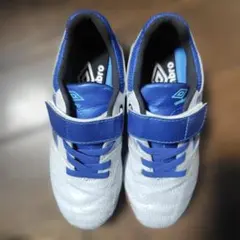 Umbro フットサルシューズ ホワイト/ブルー18センチ